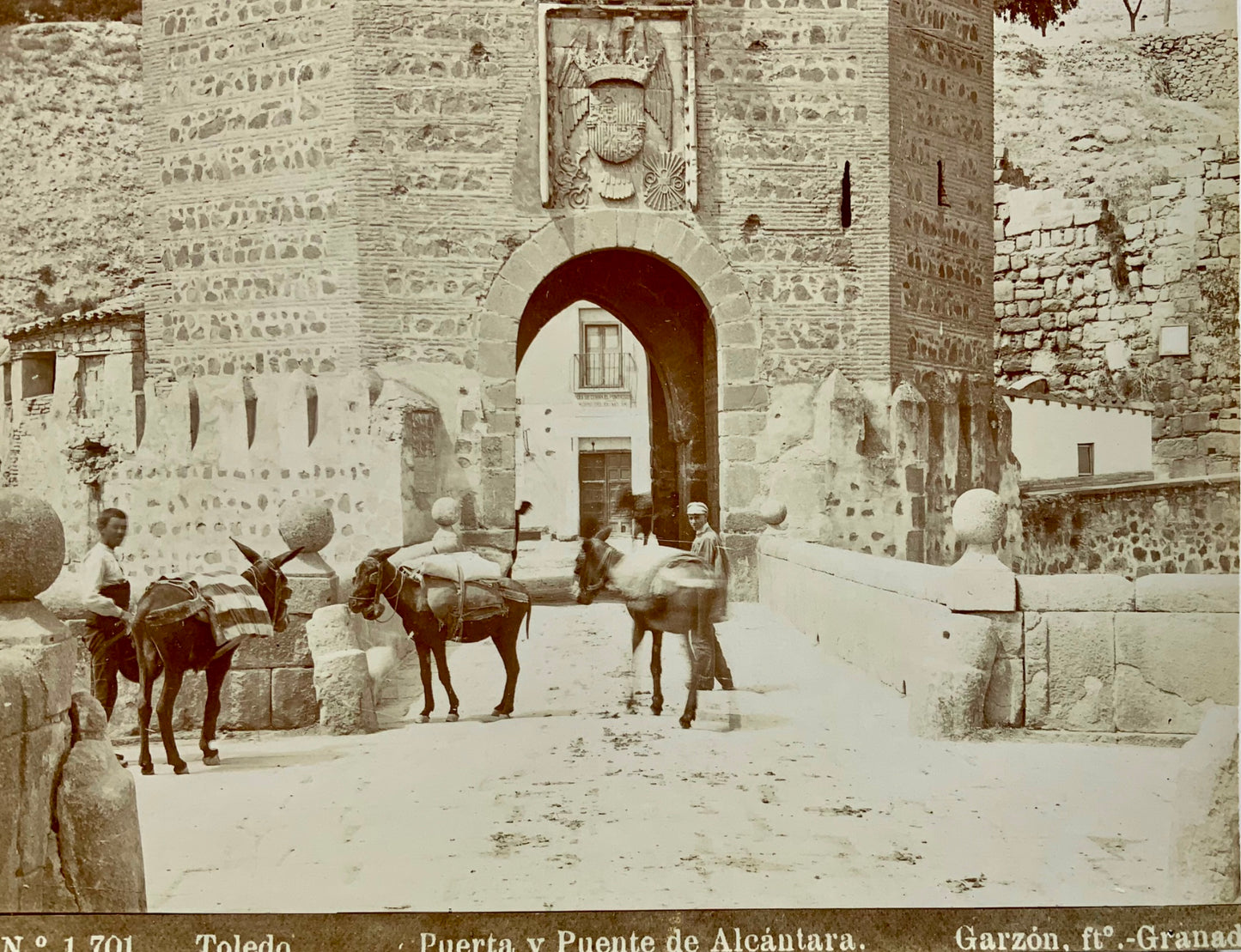 1880 Rafael Garzón, Spagna, Toledo, Puerta Alcantara, stampa all'albumina 