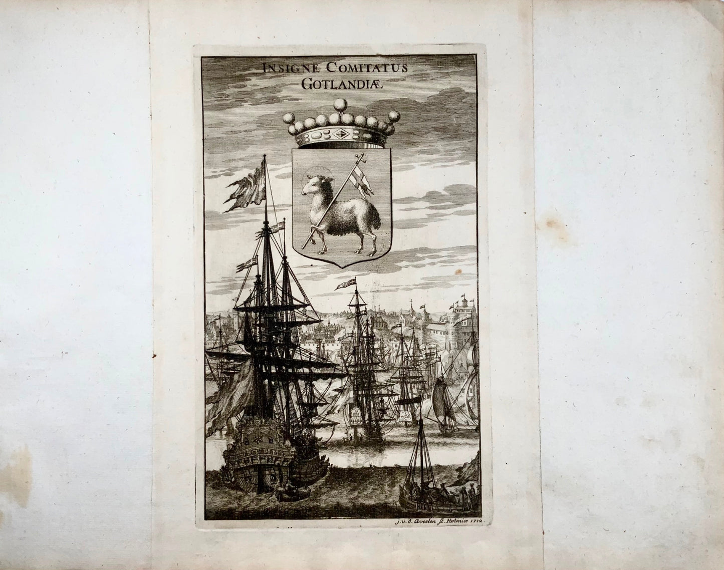 1712 Aveelen, navires dans le vieux port de Visby, armoiries de Gotland, maritime